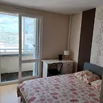 Spacious Apartment Bellevue